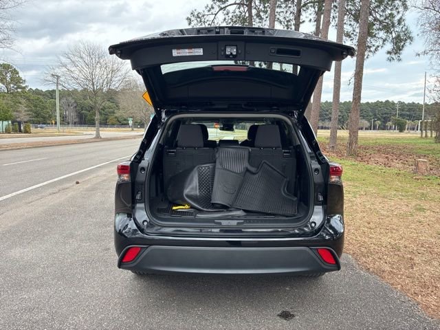 Used 2024 Toyota Highlander LE image 19