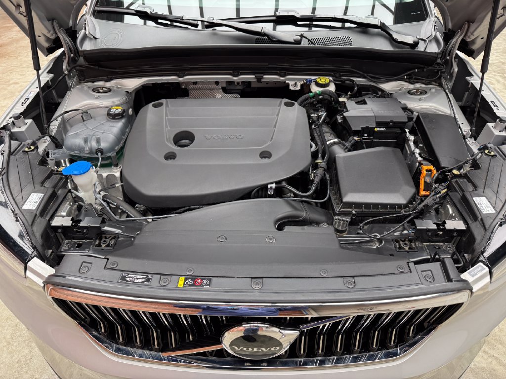 Used 2023 Volvo XC40 B5 Plus AWD/4WD image 30