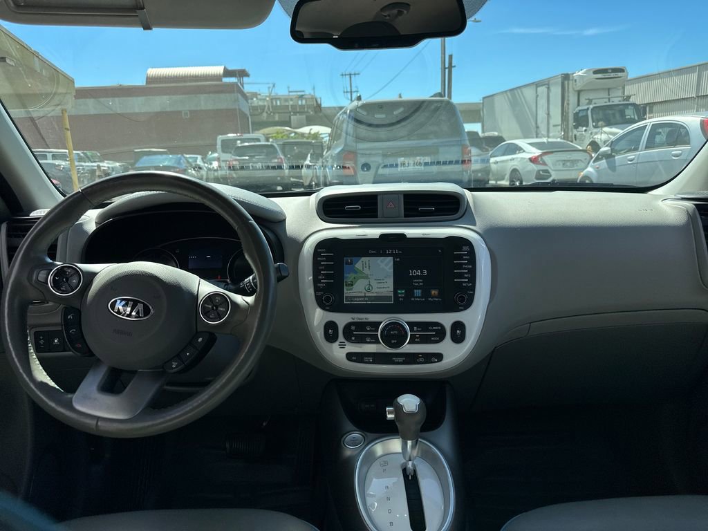 Used 2018 Kia Soul EV + image 15
