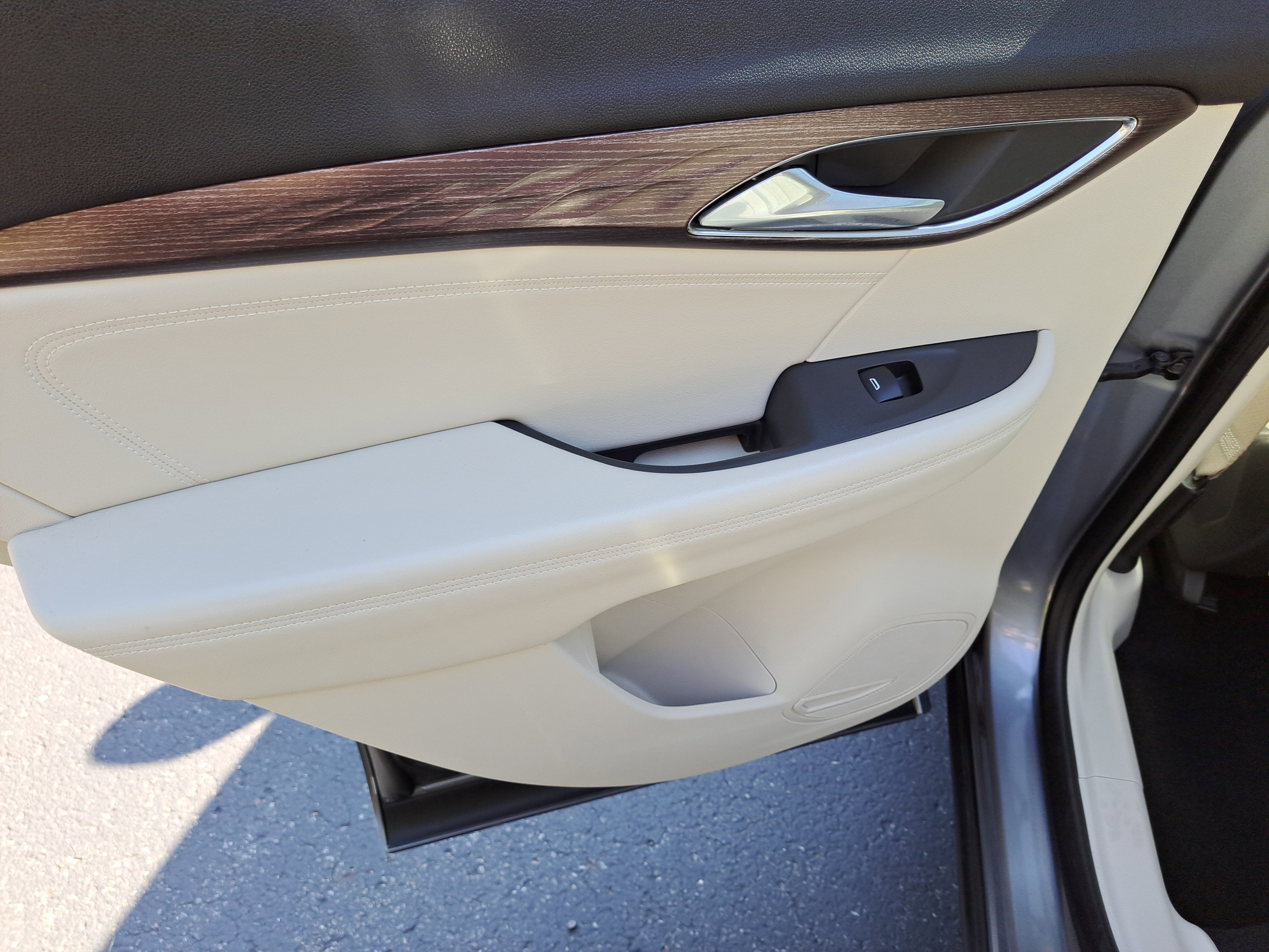 Used 2021 Buick Envision Avenir image 11