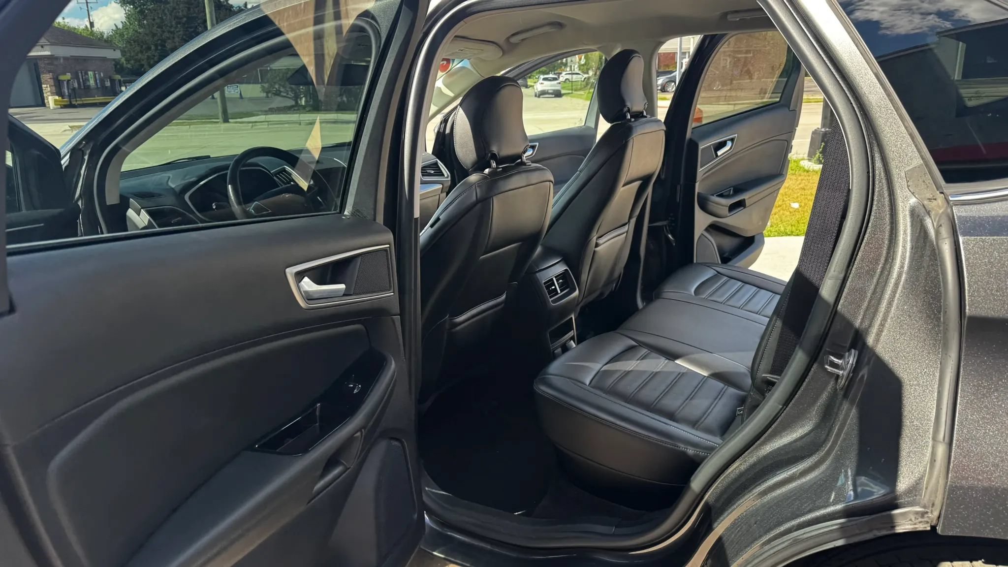 Used 2019 Ford Edge SEL w/ Equipment Group 201A AWD/4WD image 18