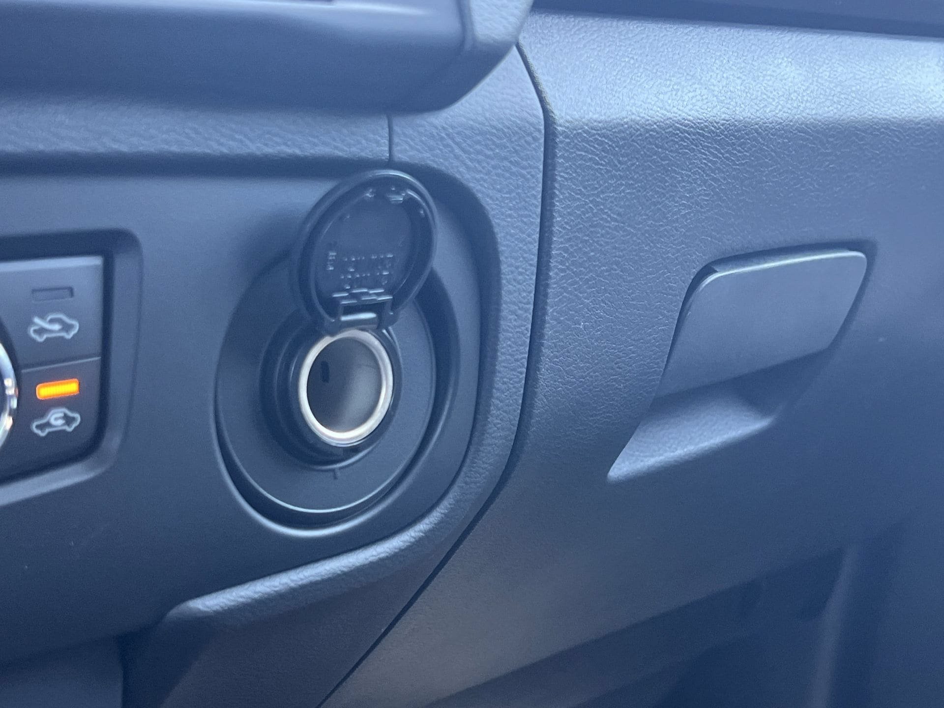 New 2026 Nissan Frontier SV w/ All-Weather Content Package AWD/4WD image 8