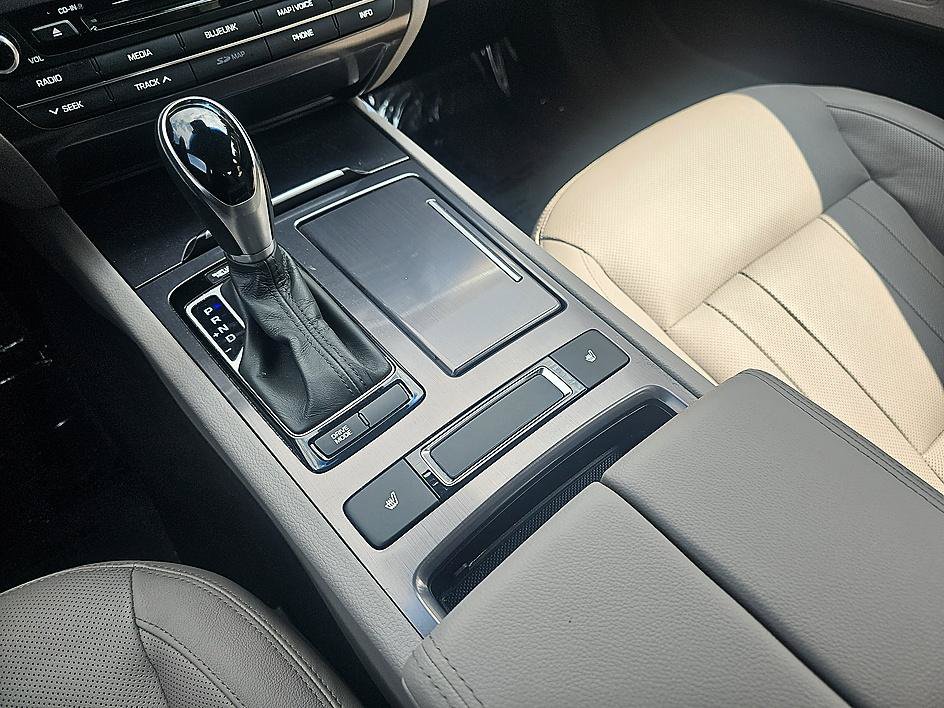 Used 2015 Hyundai Genesis 3.8 RWD image 22