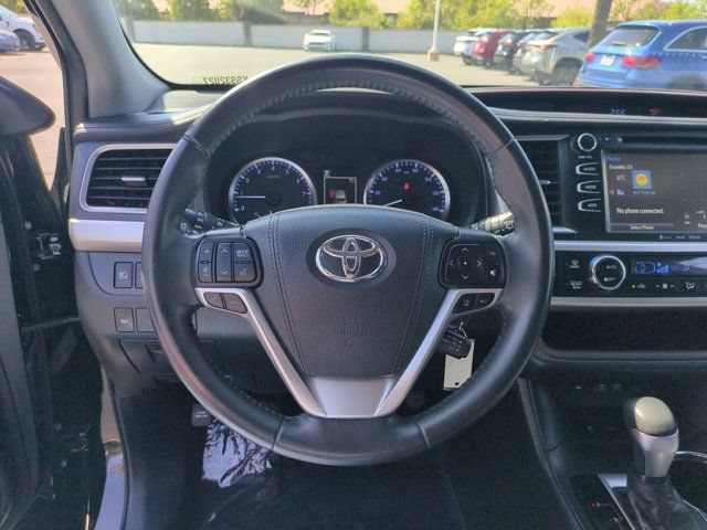 Used 2019 Toyota Highlander Plus AWD/4WD image 17