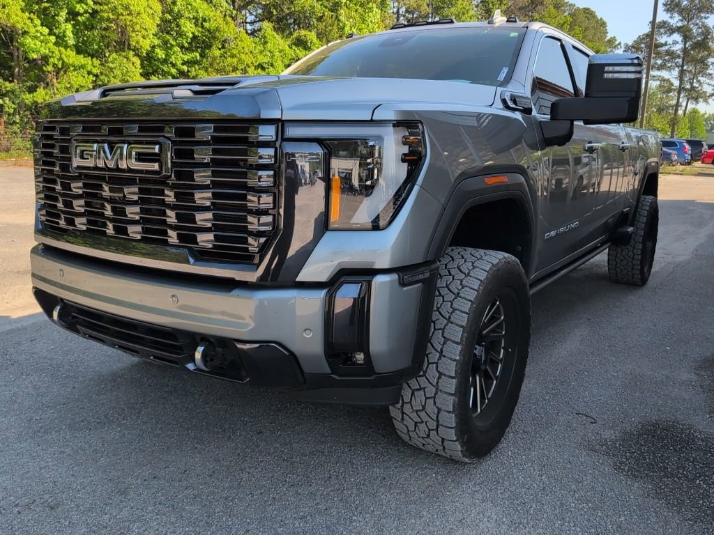 Used 2024 GMC Sierra 2500 Denali Ultimate image 2