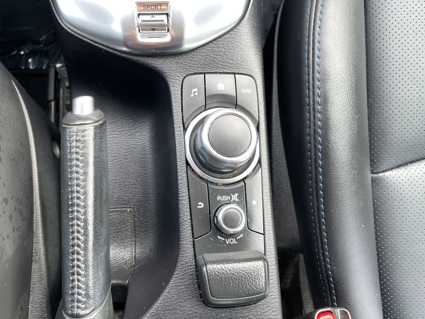 Used 2019 Toyota Yaris XLE image 19