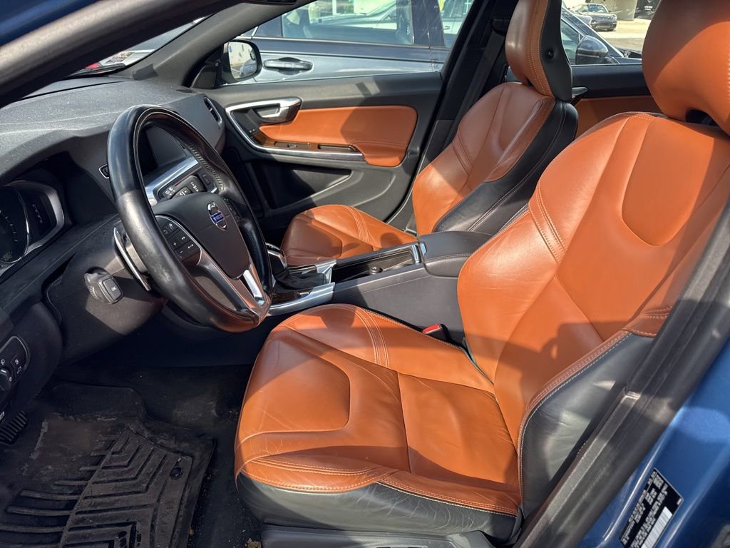 Used 2015 Volvo V60 T5 Premier Plus image 2