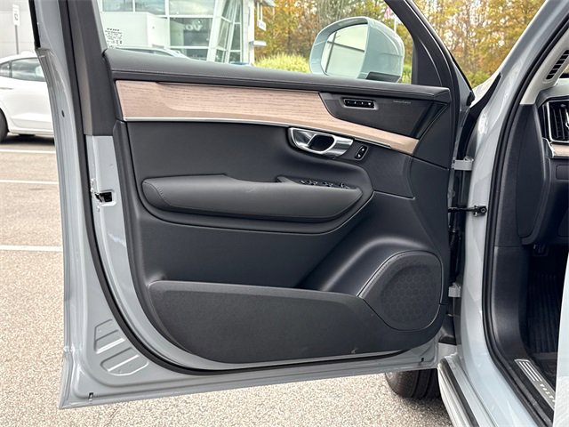 New 2026 Volvo XC90 T8 Plus image 9