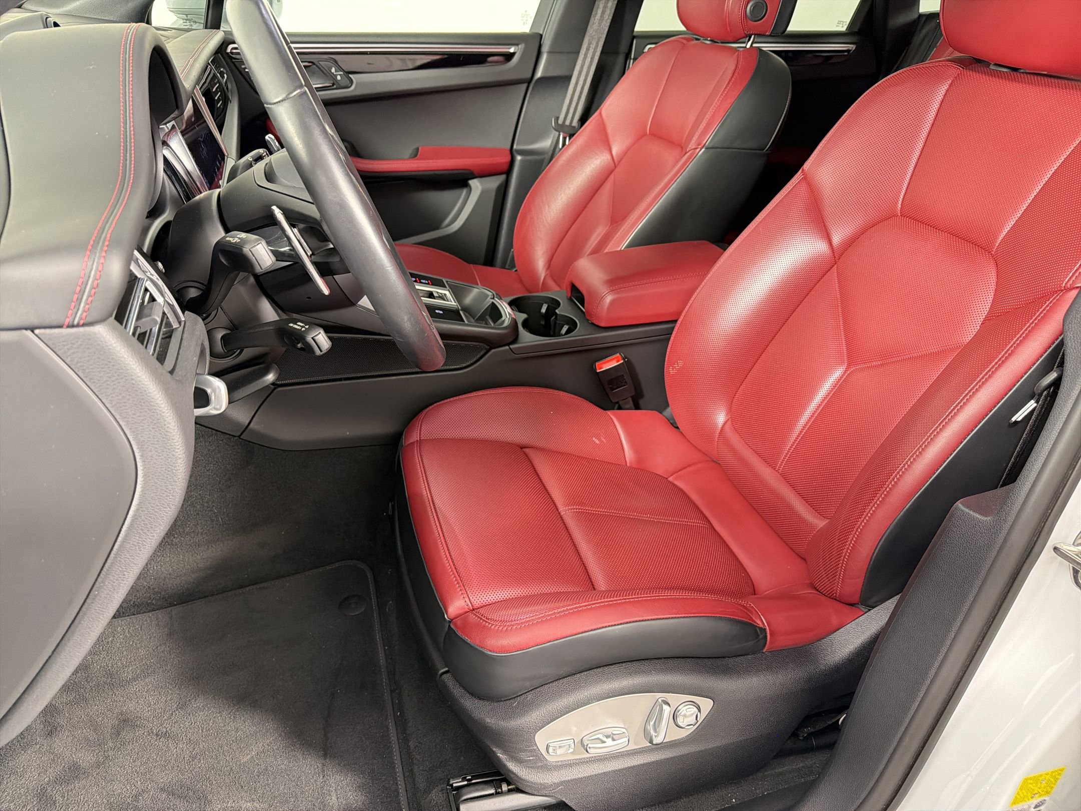 Certified 2023 Porsche Macan S image 5