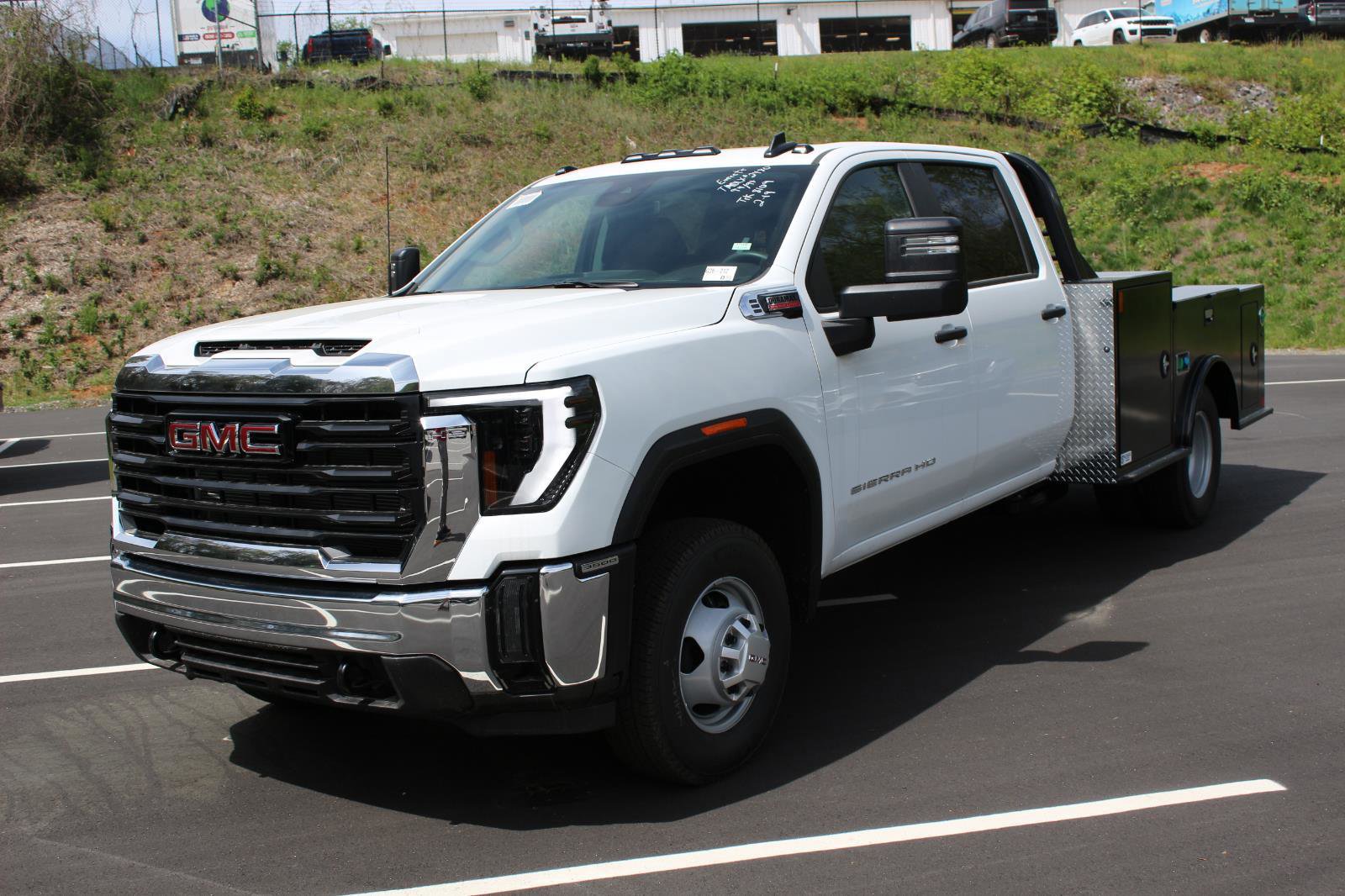 New 2026 GMC Sierra 3500 Pro w/ Convenience Package image 2