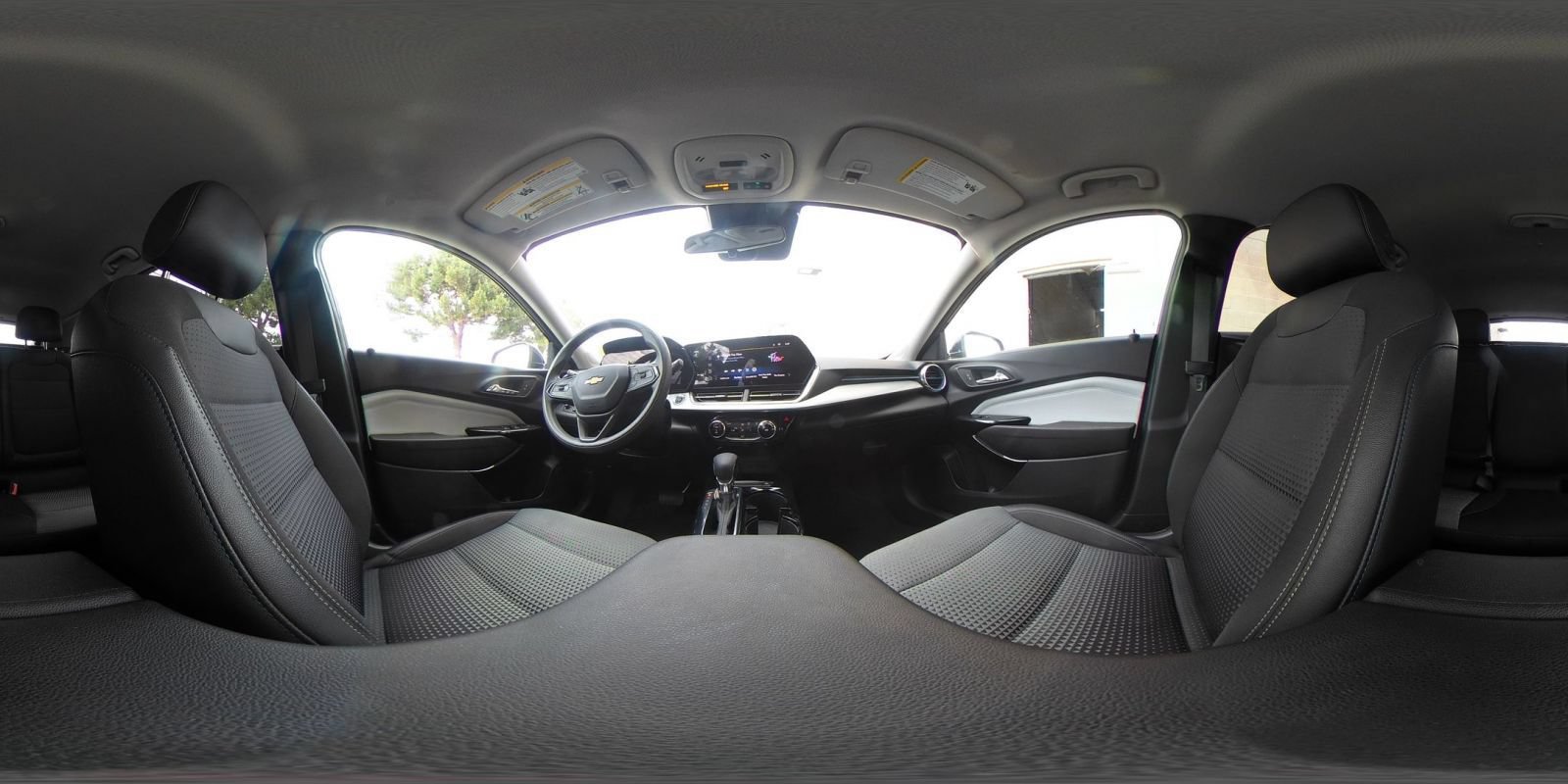 Used 2025 Chevrolet Trax LT FWD image 42