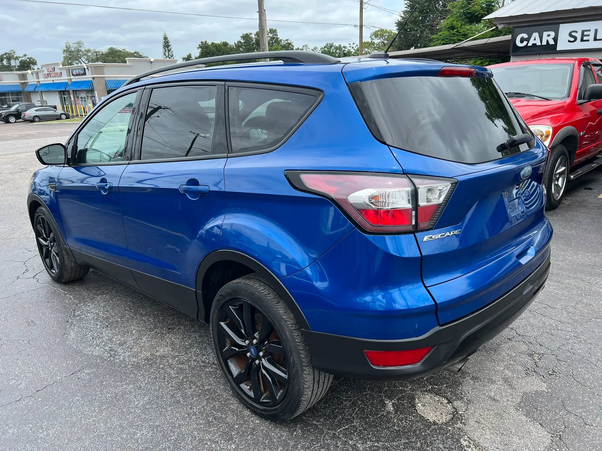 Used 2017 Ford Escape SE w/ SE Sport Appearance Package FWD image 7