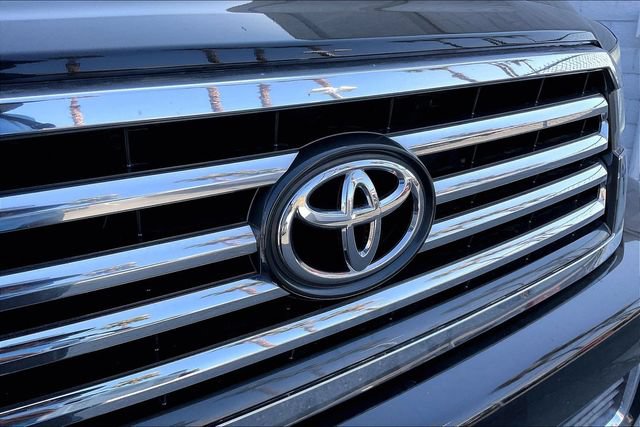 Used 2019 Toyota Sequoia Platinum AWD/4WD image 30