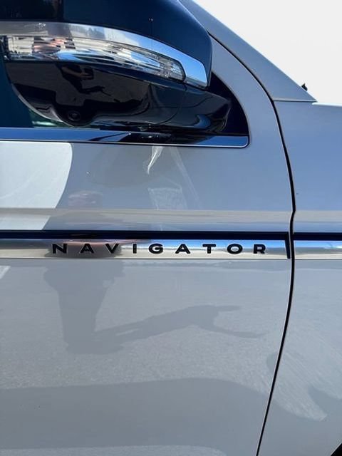New 2026 Lincoln Navigator L Reserve AWD/4WD image 9