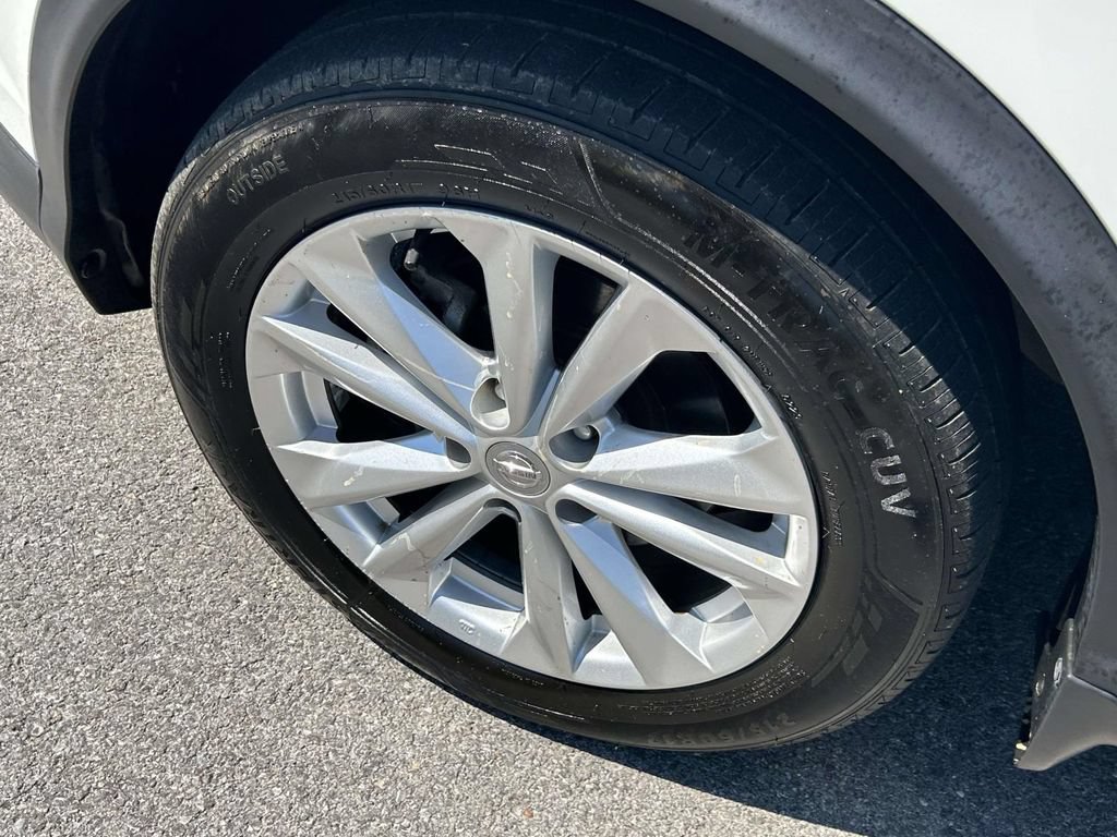 Used 2017 Nissan Rogue Sport S w/ S Appearance Package FWD image 9