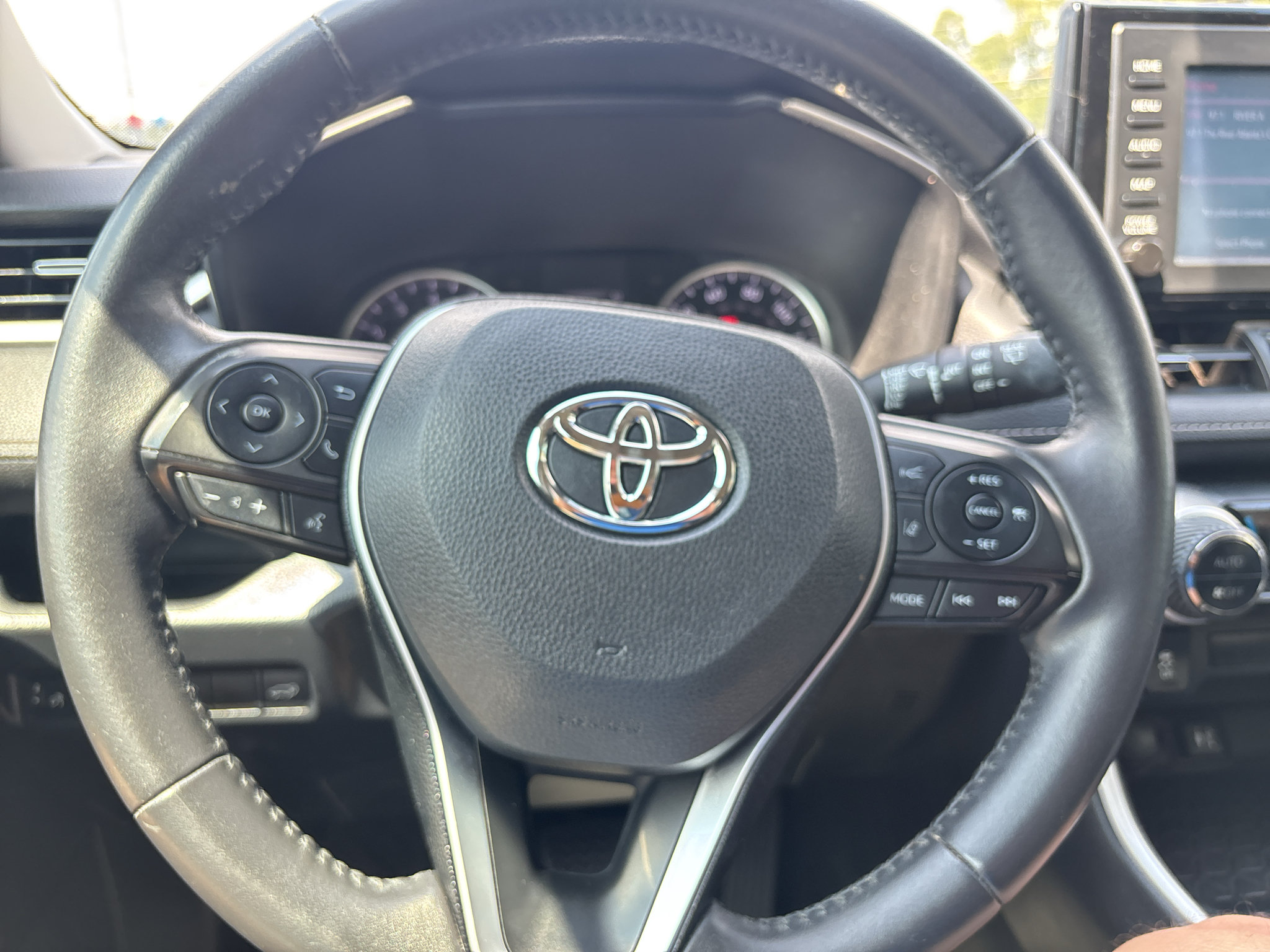 Used 2019 Toyota RAV4 XLE Premium FWD image 10