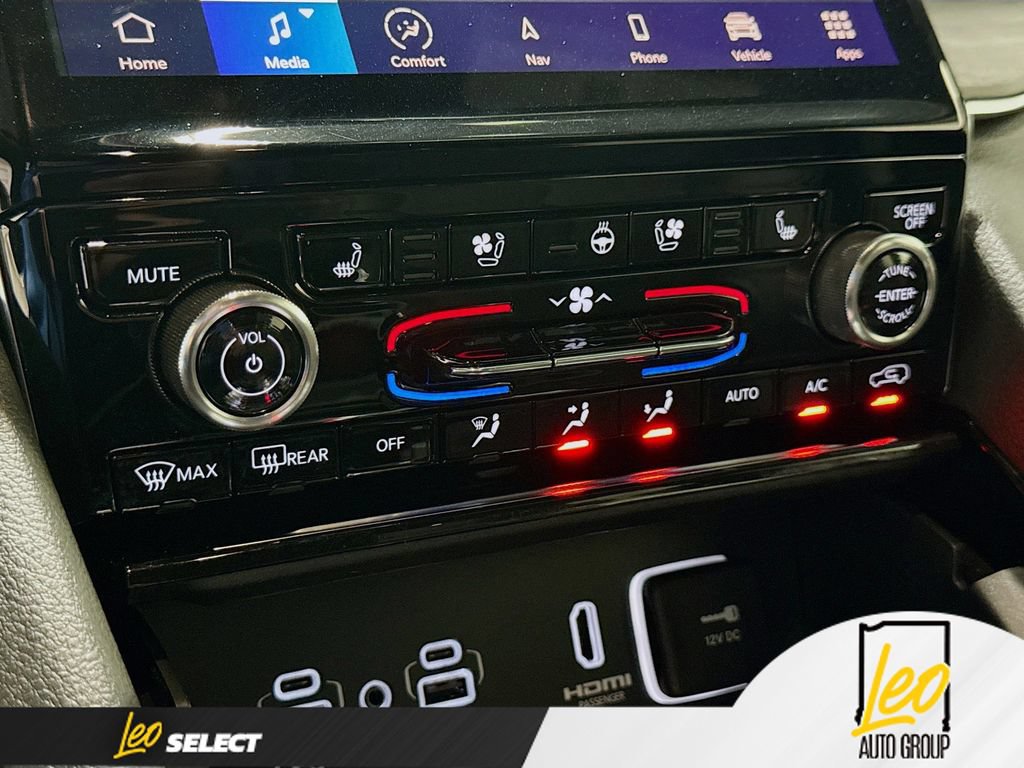 Used 2023 Jeep Grand Cherokee Overland w/ Adv Protech Group III AWD/4WD image 19