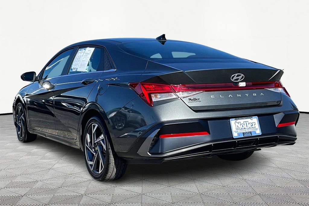 Used 2025 Hyundai Elantra SEL image 13