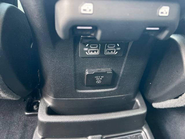 Used 2025 Jeep Wrangler Unlimited Sahara AWD/4WD image 19
