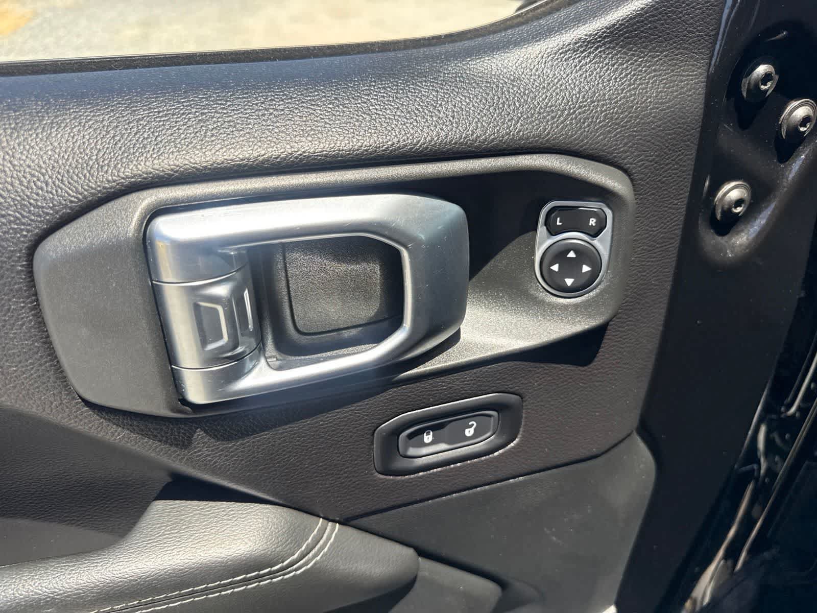Used 2020 Jeep Gladiator Rubicon AWD/4WD image 17