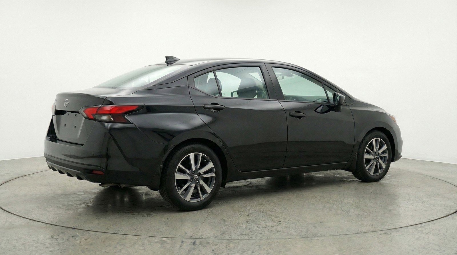 Used 2025 Nissan Versa SV image 9