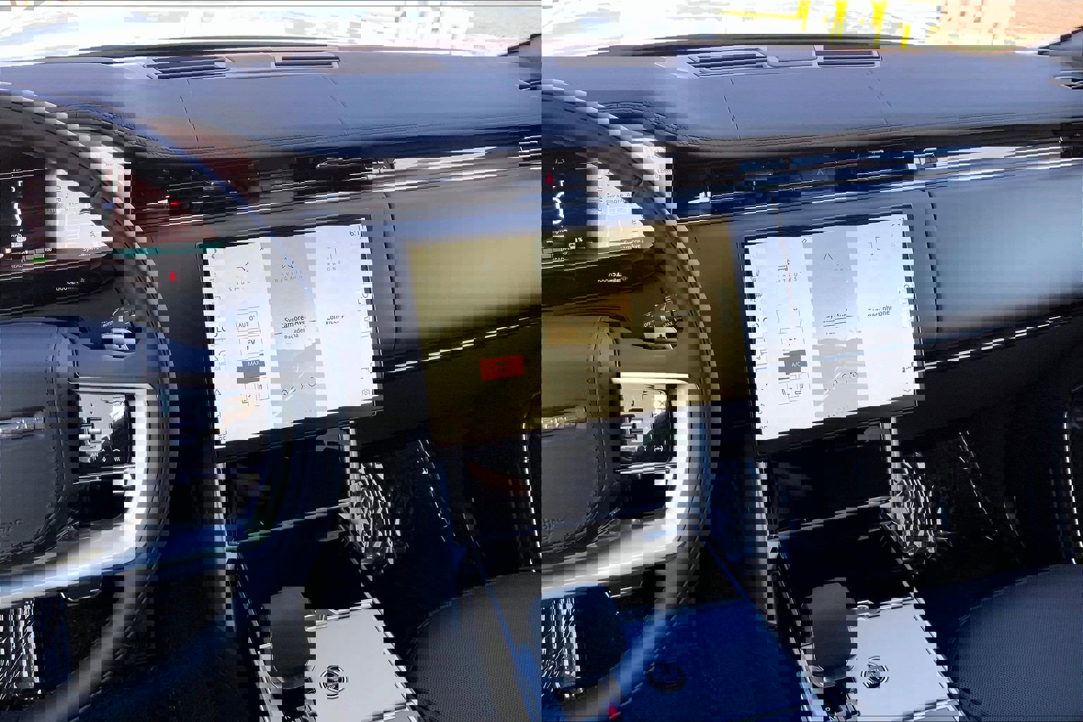 New 2026 Land Rover Range Rover SE image 8