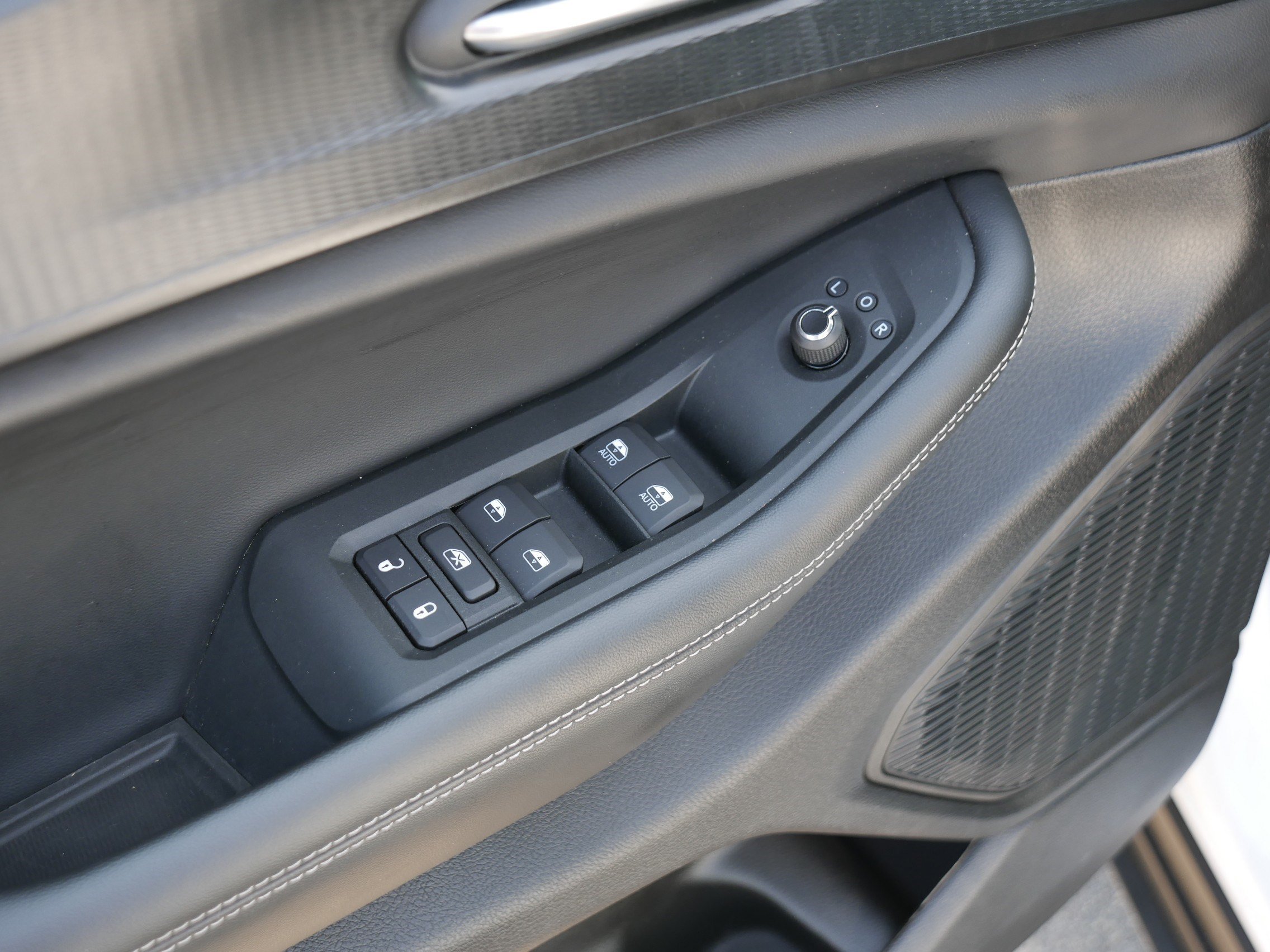 Used 2025 Jeep Grand Cherokee L Altitude AWD/4WD image 19