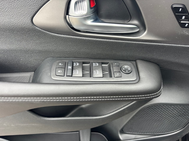New 2027 Chrysler Pacifica Select w/ Family Tech Group AWD/4WD image 17