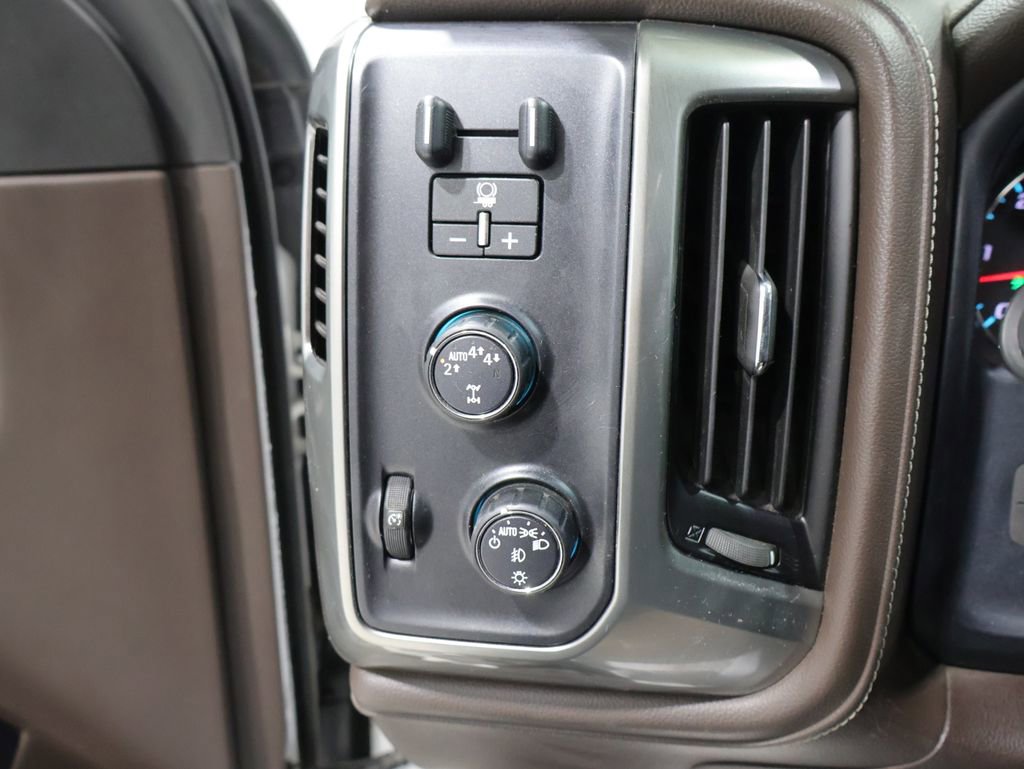 Used 2018 Chevrolet Silverado 1500 LTZ w/ LTZ Plus Package AWD/4WD image 31