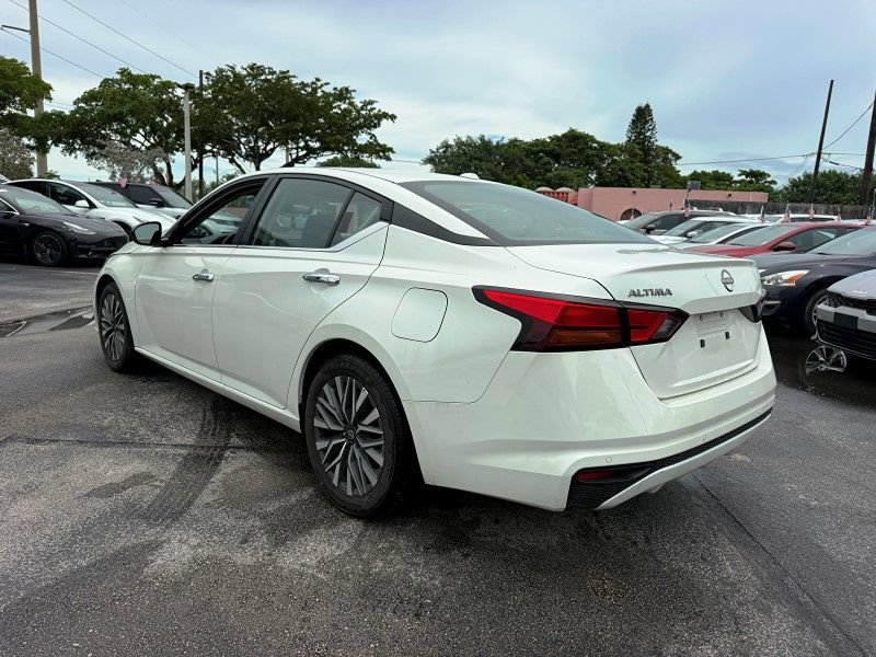 Used 2024 Nissan Altima 2.5 SV FWD image 7