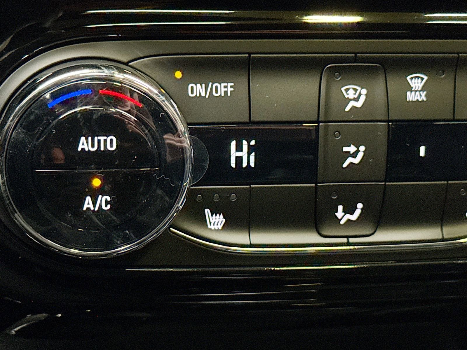 New 2026 Chevrolet Trax RS w/ Sunroof Package image 24