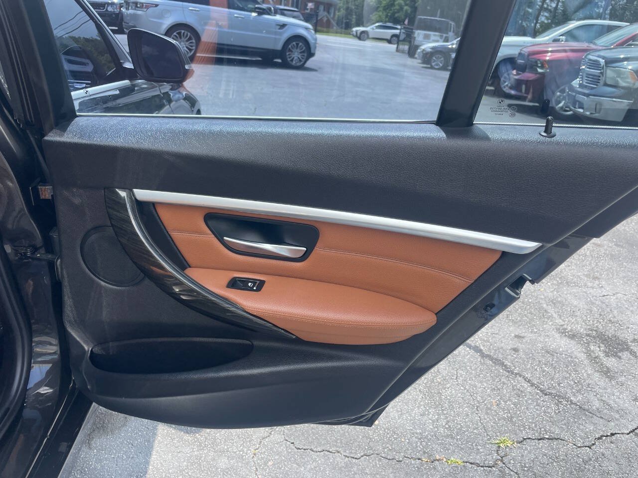 Used 2017 BMW 330i Sedan w/ Driver Assistance Package RWD image 23