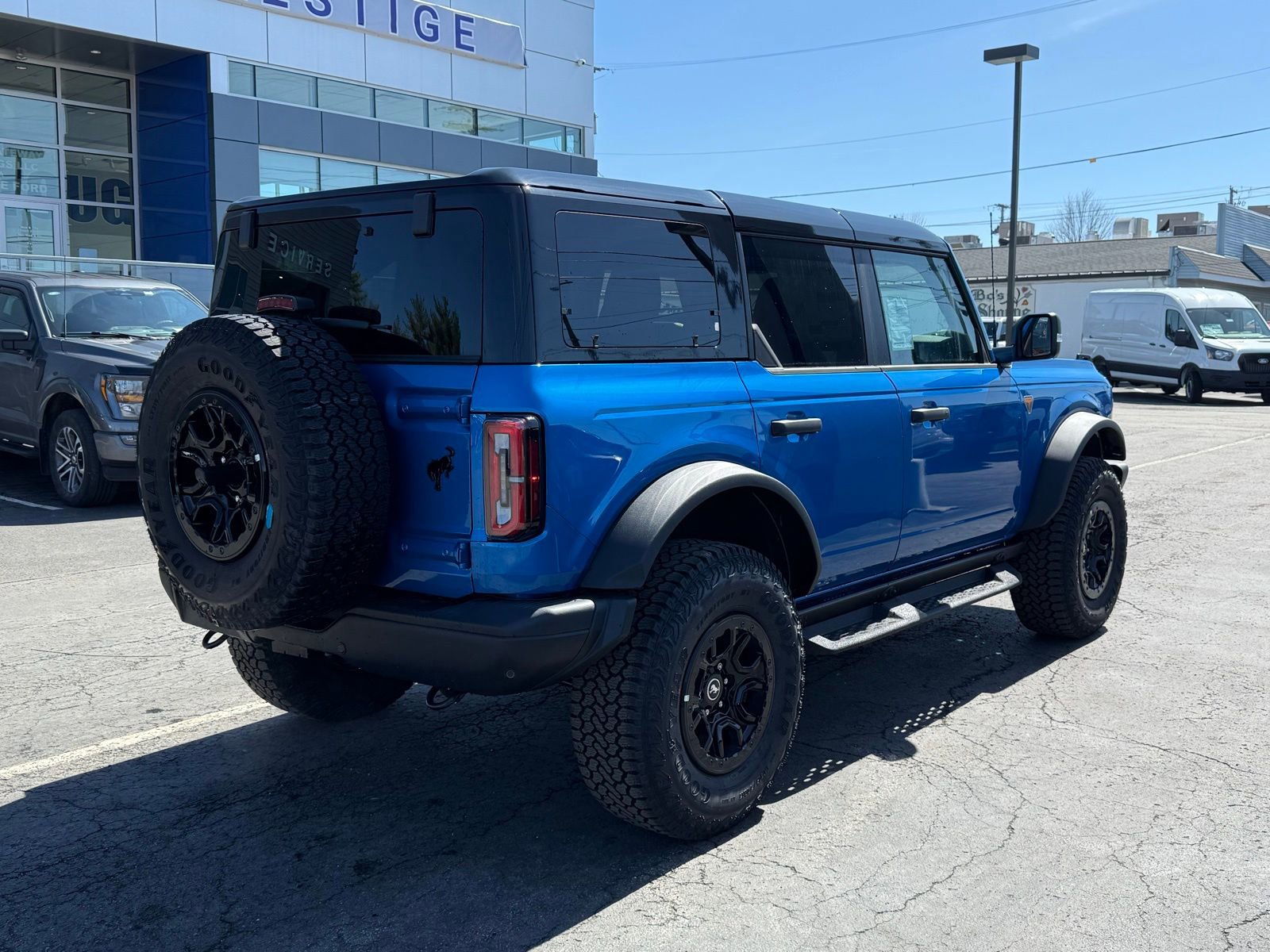New 2025 Ford Bronco Badlands image 12