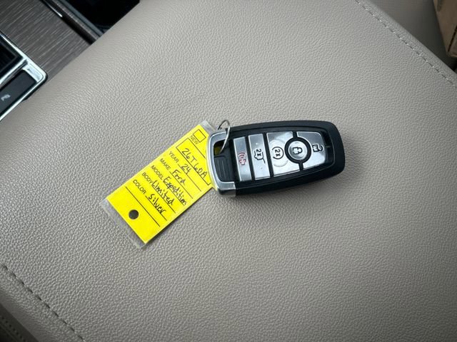 Used 2024 Ford Expedition Limited RWD image 29