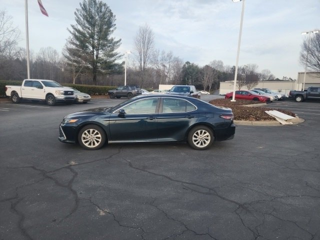 Used 2021 Toyota Camry LE image 4