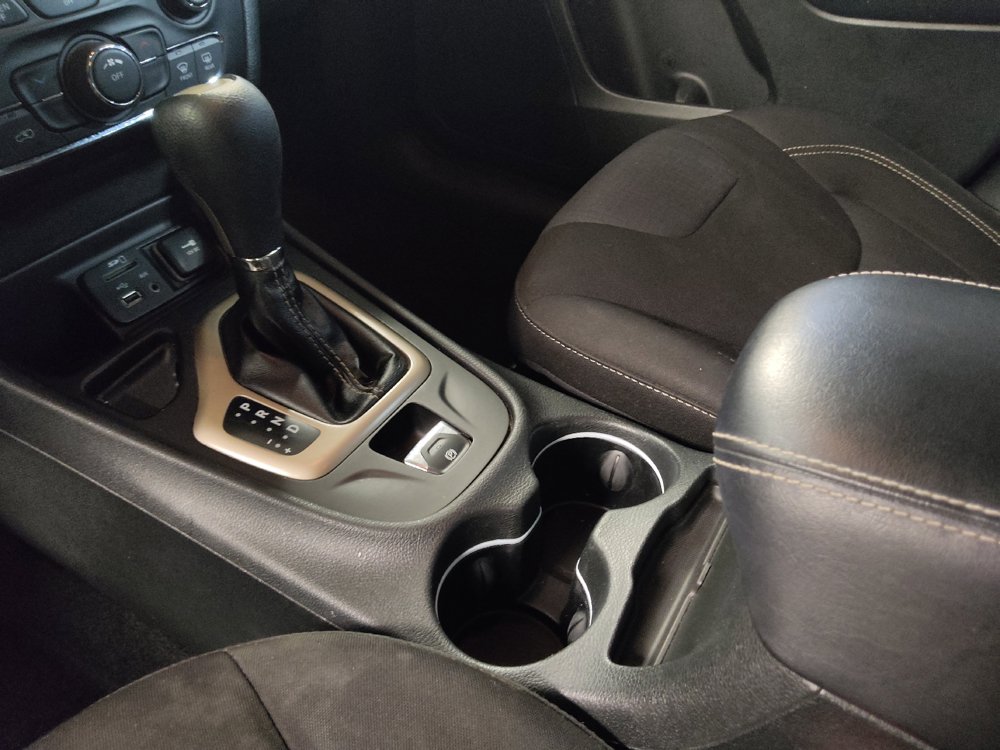 Used 2015 Jeep Cherokee Latitude FWD image 26