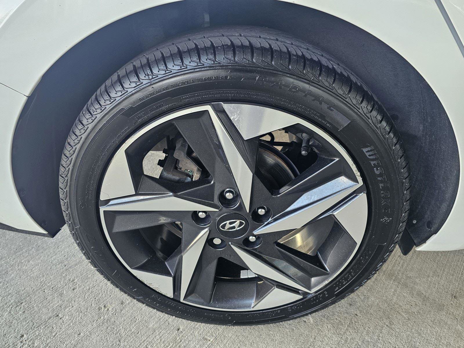 Used 2021 Hyundai Elantra Limited image 10