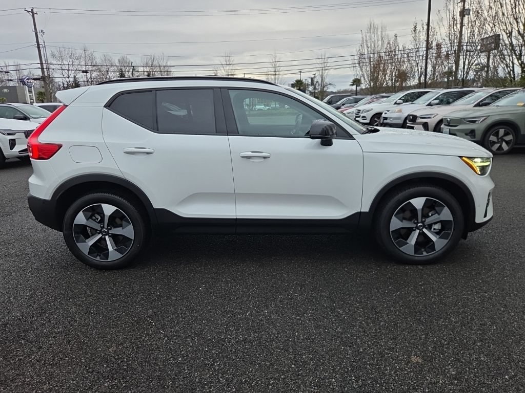 New 2026 Volvo XC40 B5 Plus w/ Protection Package Premier AWD/4WD image 9