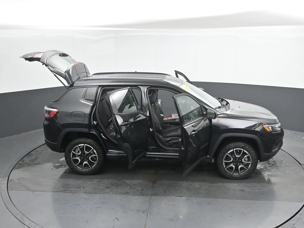 New 2026 Jeep Compass Trailhawk w/ Trailer Tow Group AWD/4WD image 50