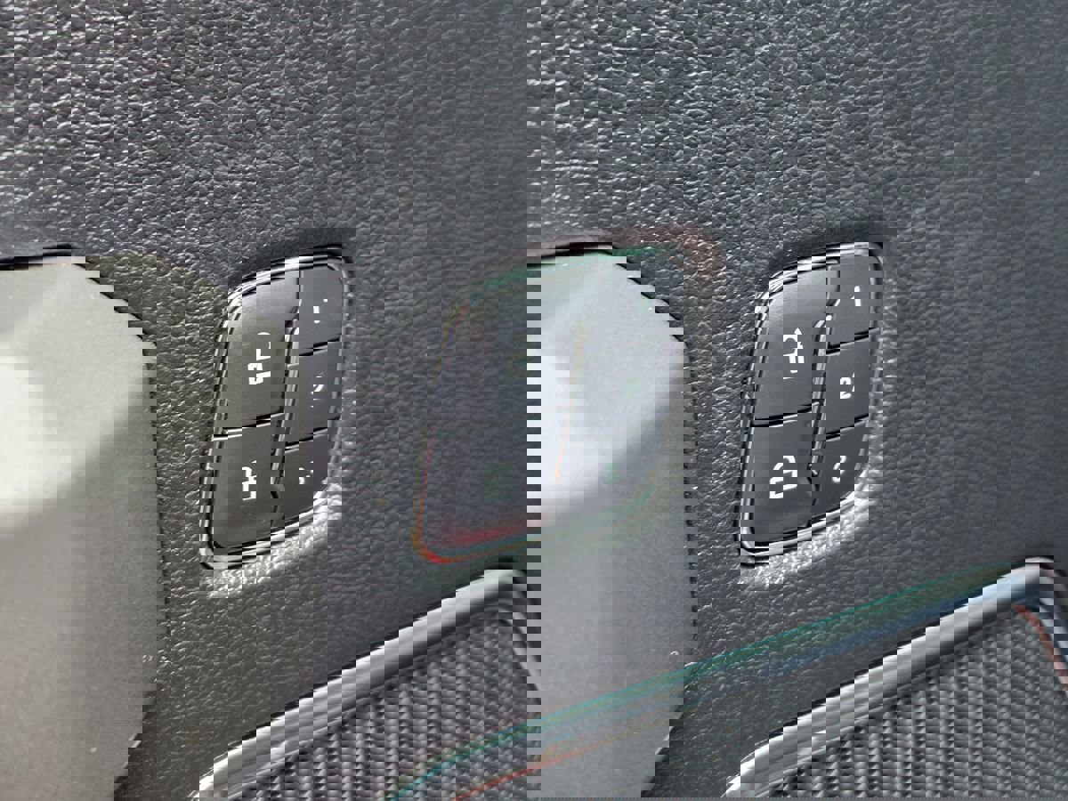 Used 2015 Ford F150 Platinum w/ Equipment Group 701A Luxury image 34