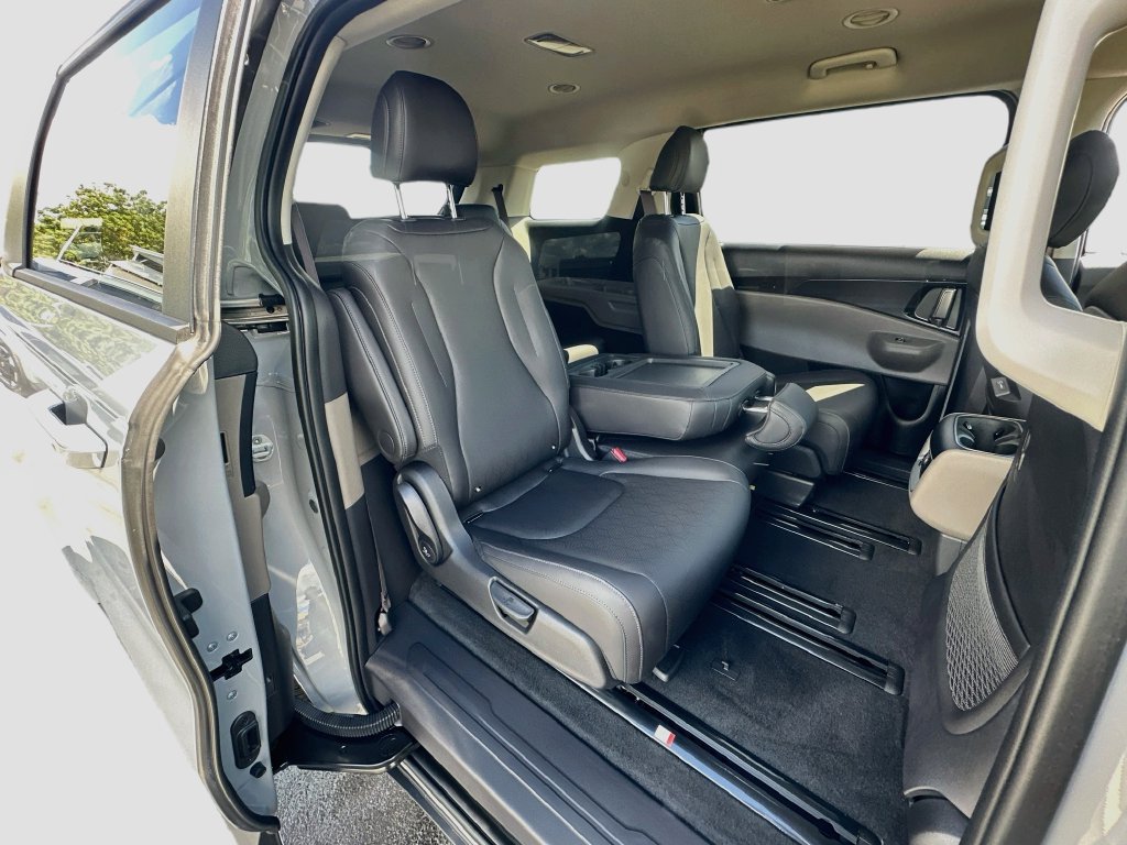New 2027 Kia Carnival FWD image 28