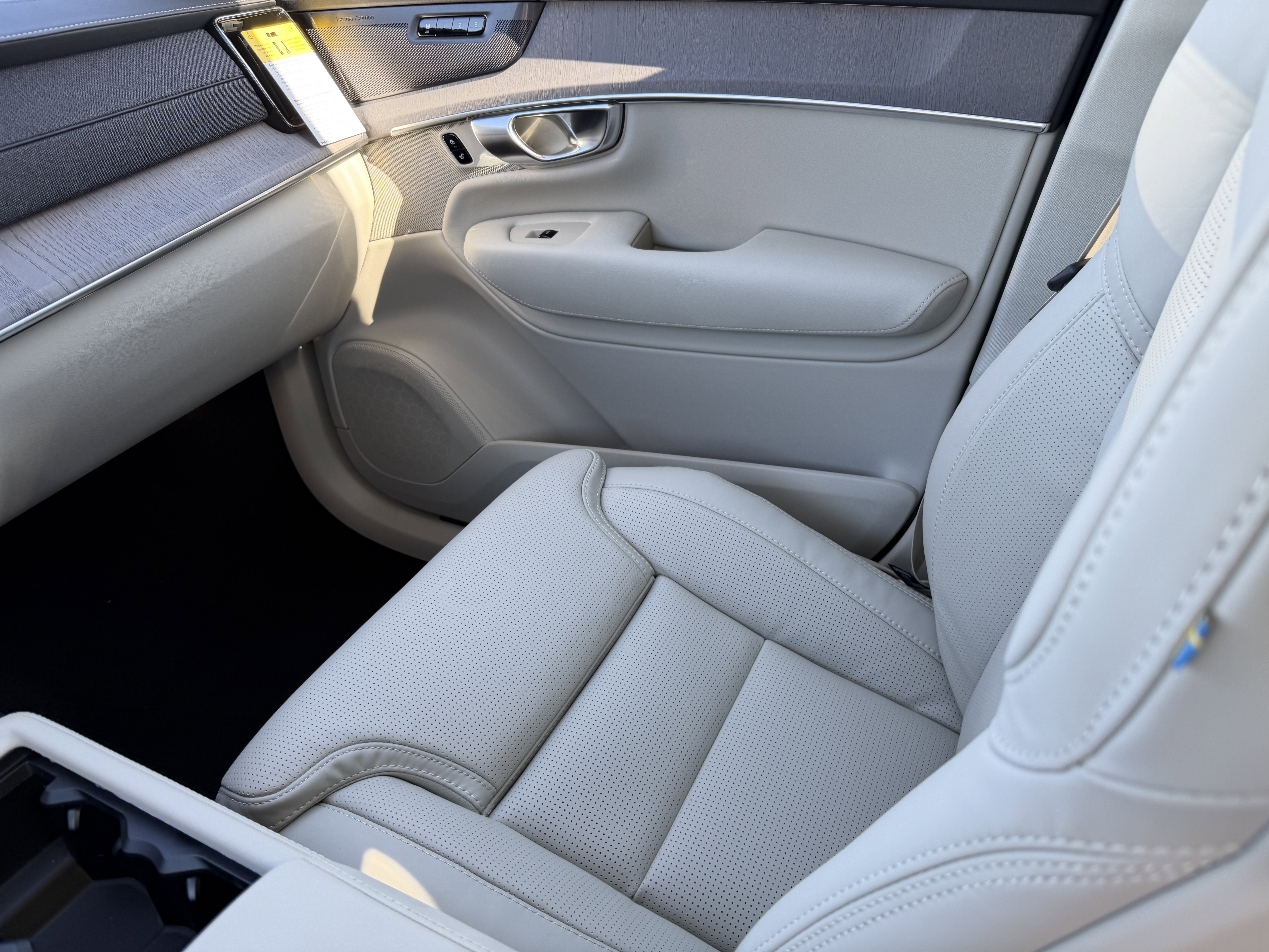 New 2026 Volvo XC90 B5 Ultra image 15