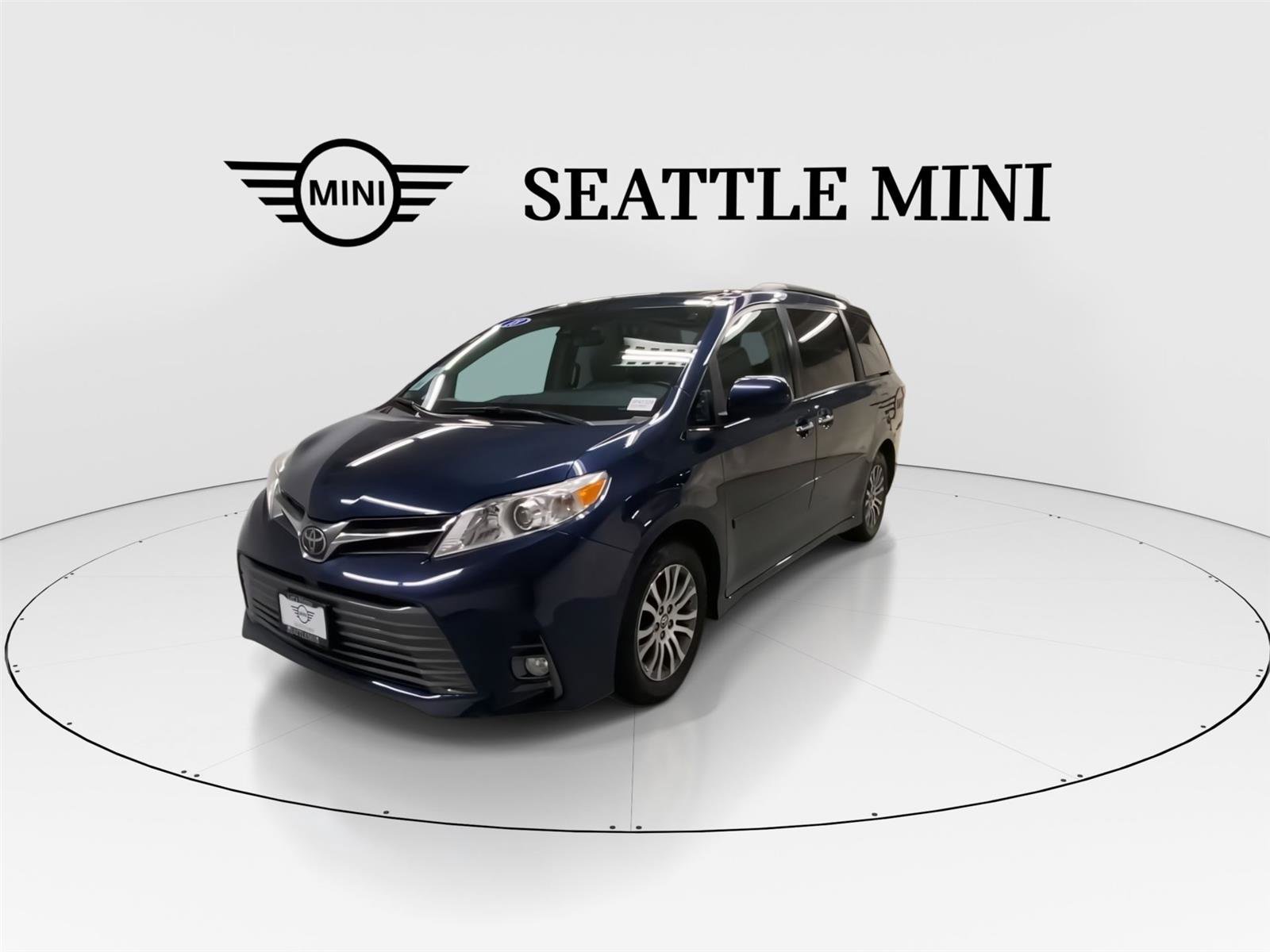 Used 2018 Toyota Sienna XLE image 5