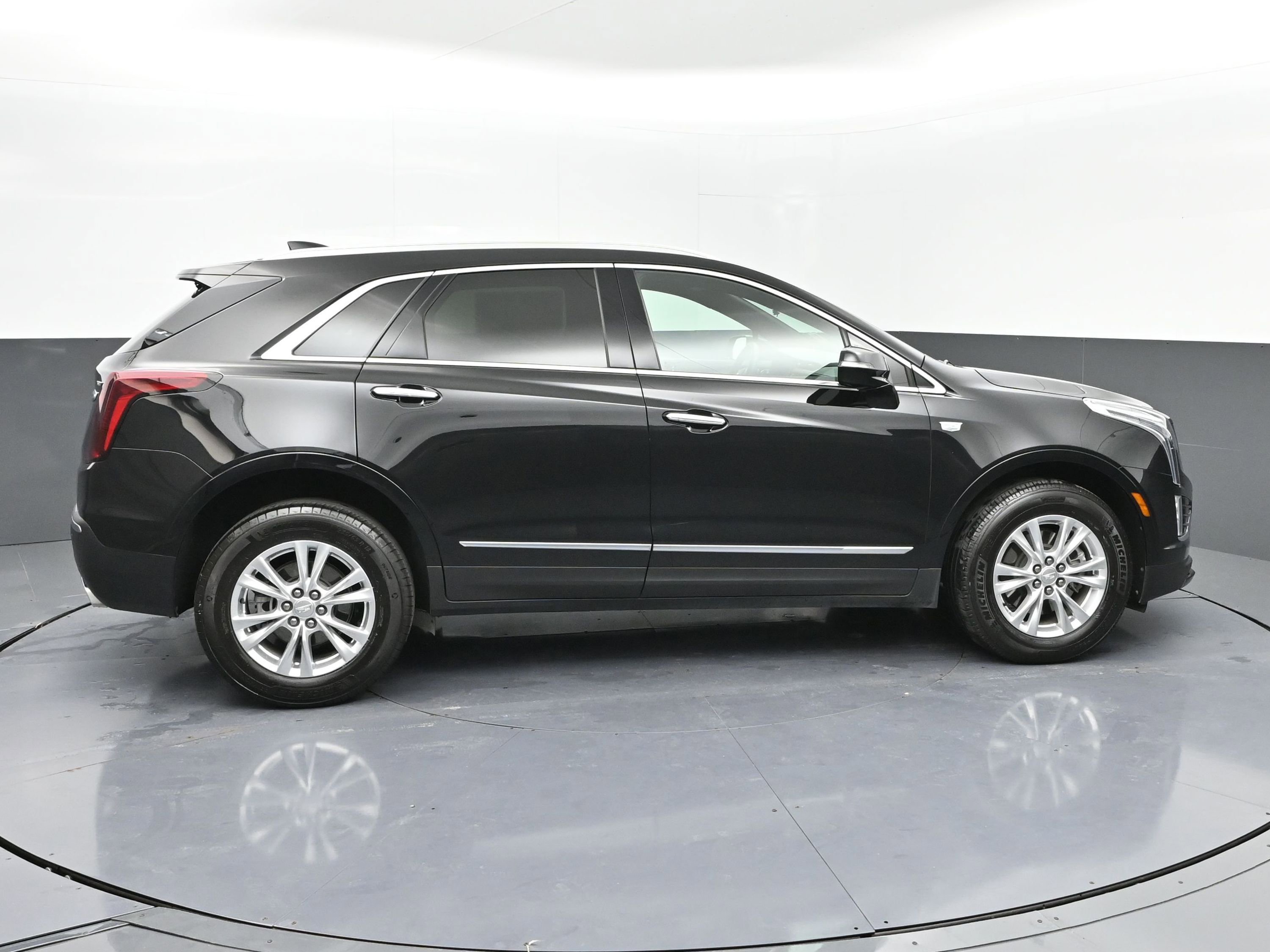 Used 2024 Cadillac XT5 Luxury w/ LPO, Floor Liner Package image 25