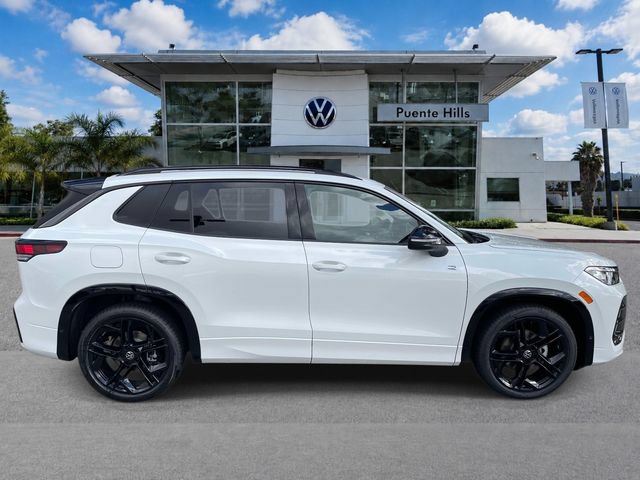 New 2026 Volkswagen Tiguan SE R-Line FWD image 3