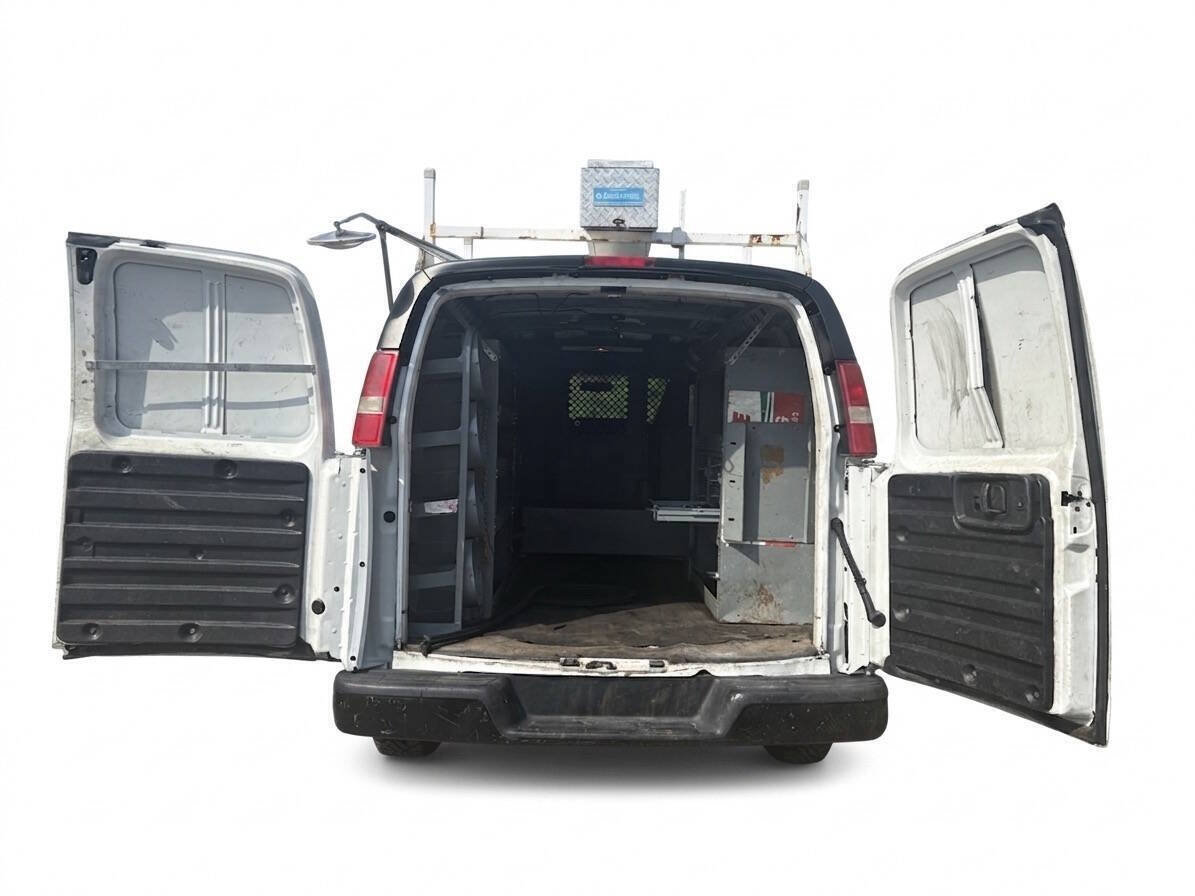 Used 2016 Chevrolet Express 3500 RWD image 9
