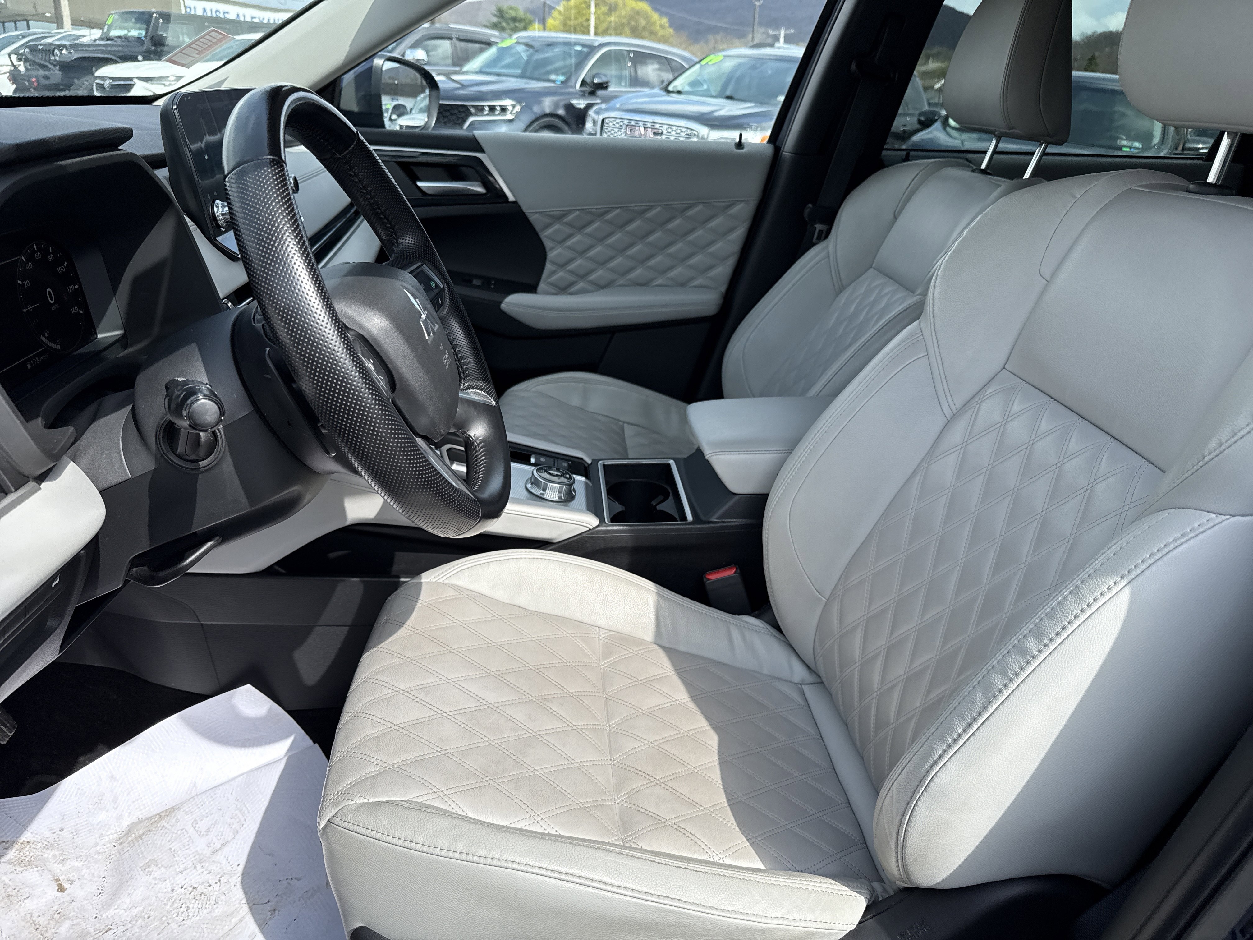 Used 2022 Mitsubishi Outlander SEL image 12