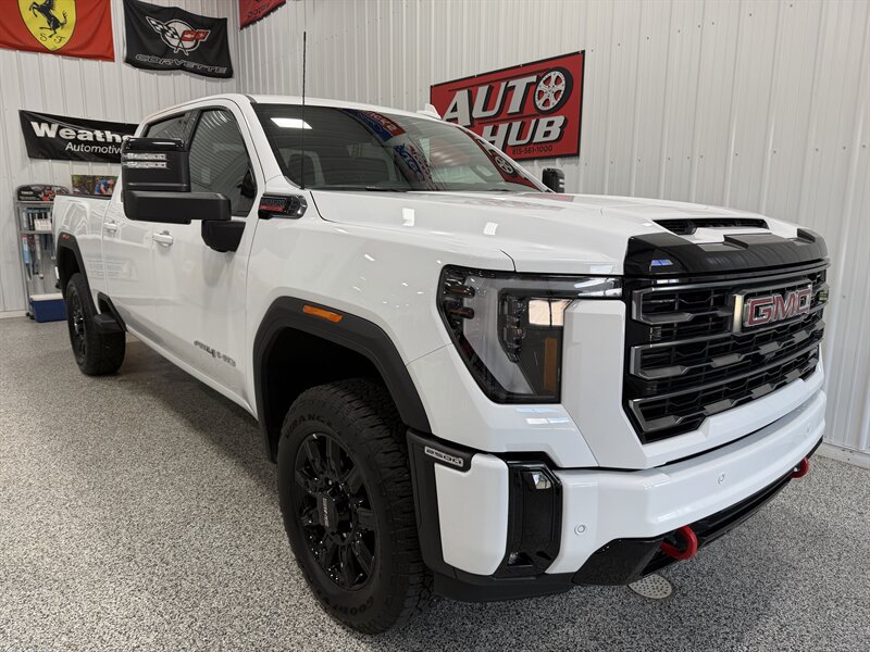 Used 2026 GMC Sierra 2500 AT4 AWD/4WD image 4
