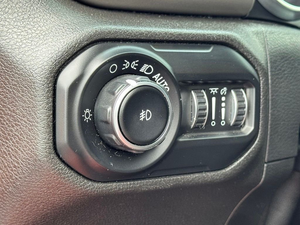 Used 2019 Jeep Wrangler Sport AWD/4WD image 22