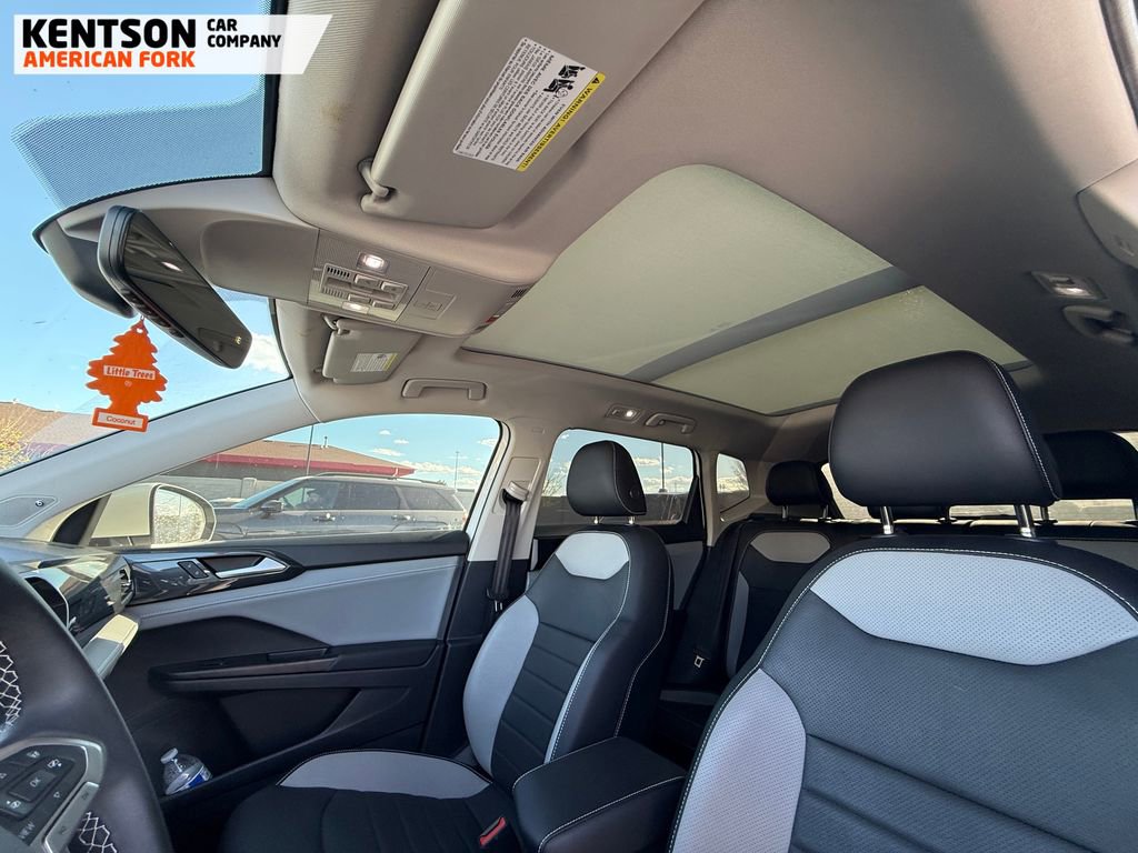 Used 2022 Volkswagen Taos SEL image 6